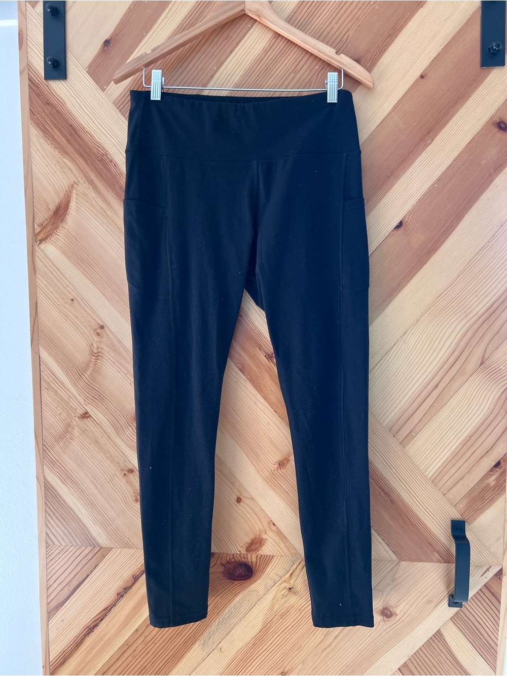 Black High-Rise Leggings with Side Pockets